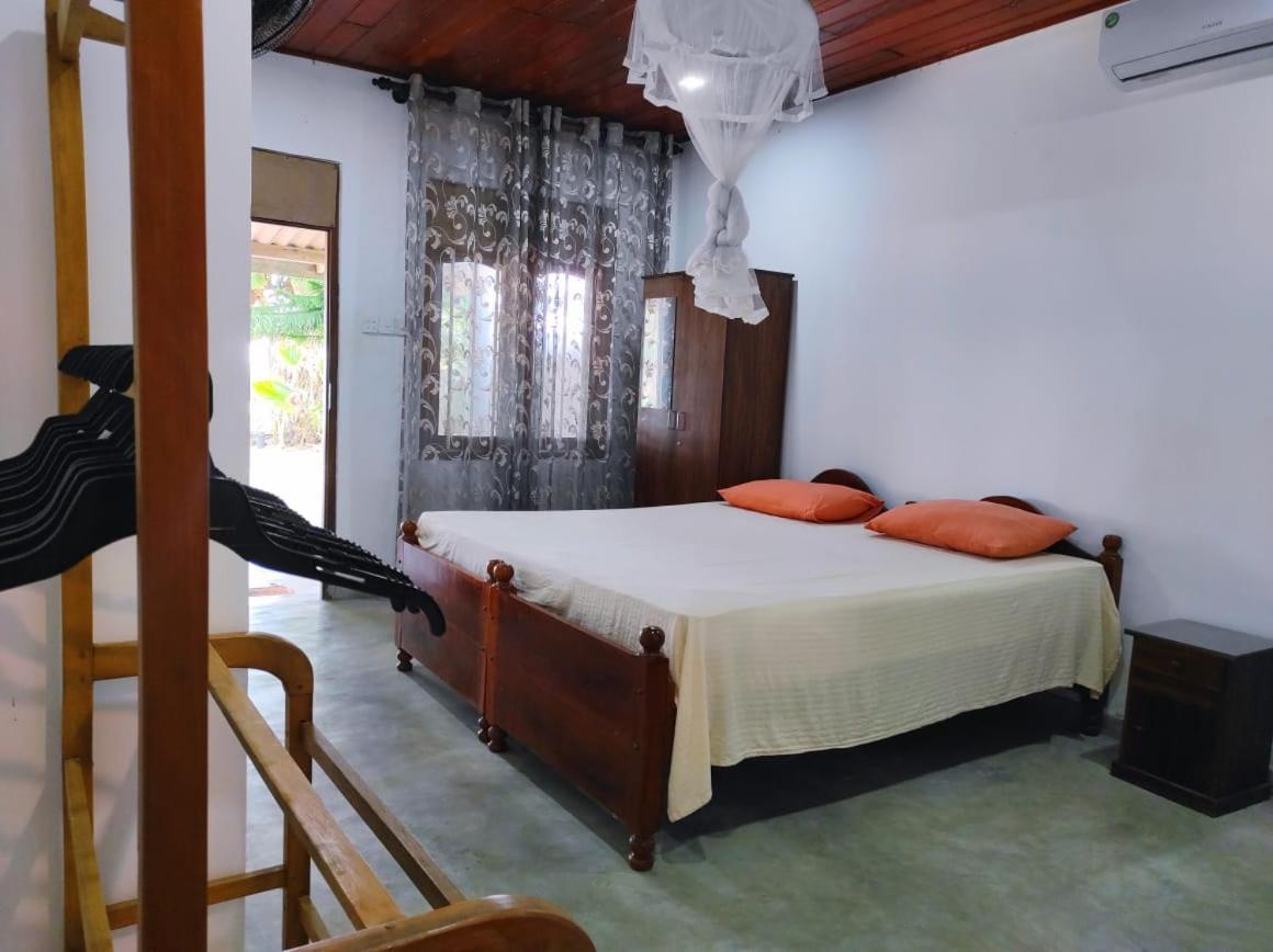 Blue Corals Beach Bungalow Matara Eksteriør billede
