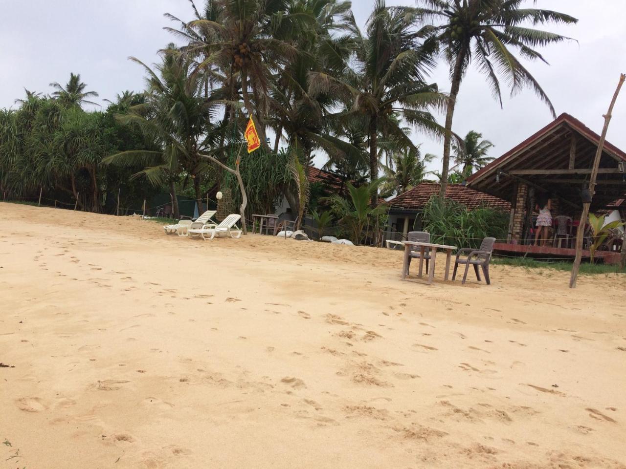 Blue Corals Beach Bungalow Matara Eksteriør billede