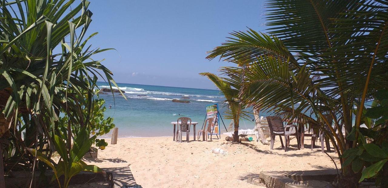 Blue Corals Beach Bungalow Matara Eksteriør billede
